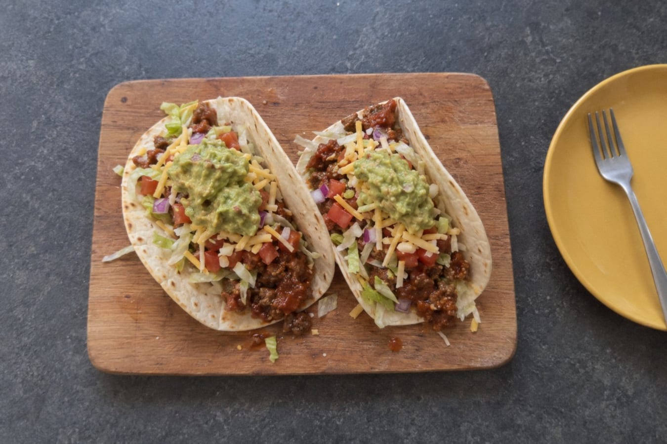 Tacos de carne picada con guacamole