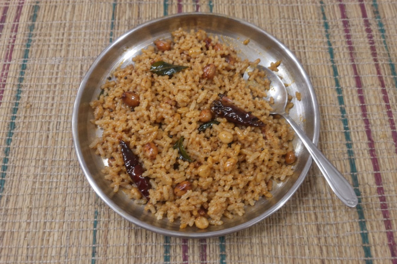 Tamarind rice (puliyogare, pulihora)