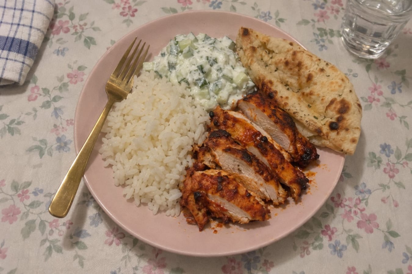 Tandoori chicken with cucumber yoghurt and rice