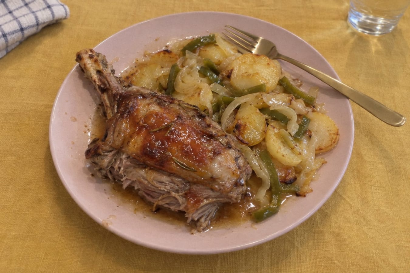 Ugnsstekt lamm från Aragonien (ternasco) med stekt potatis