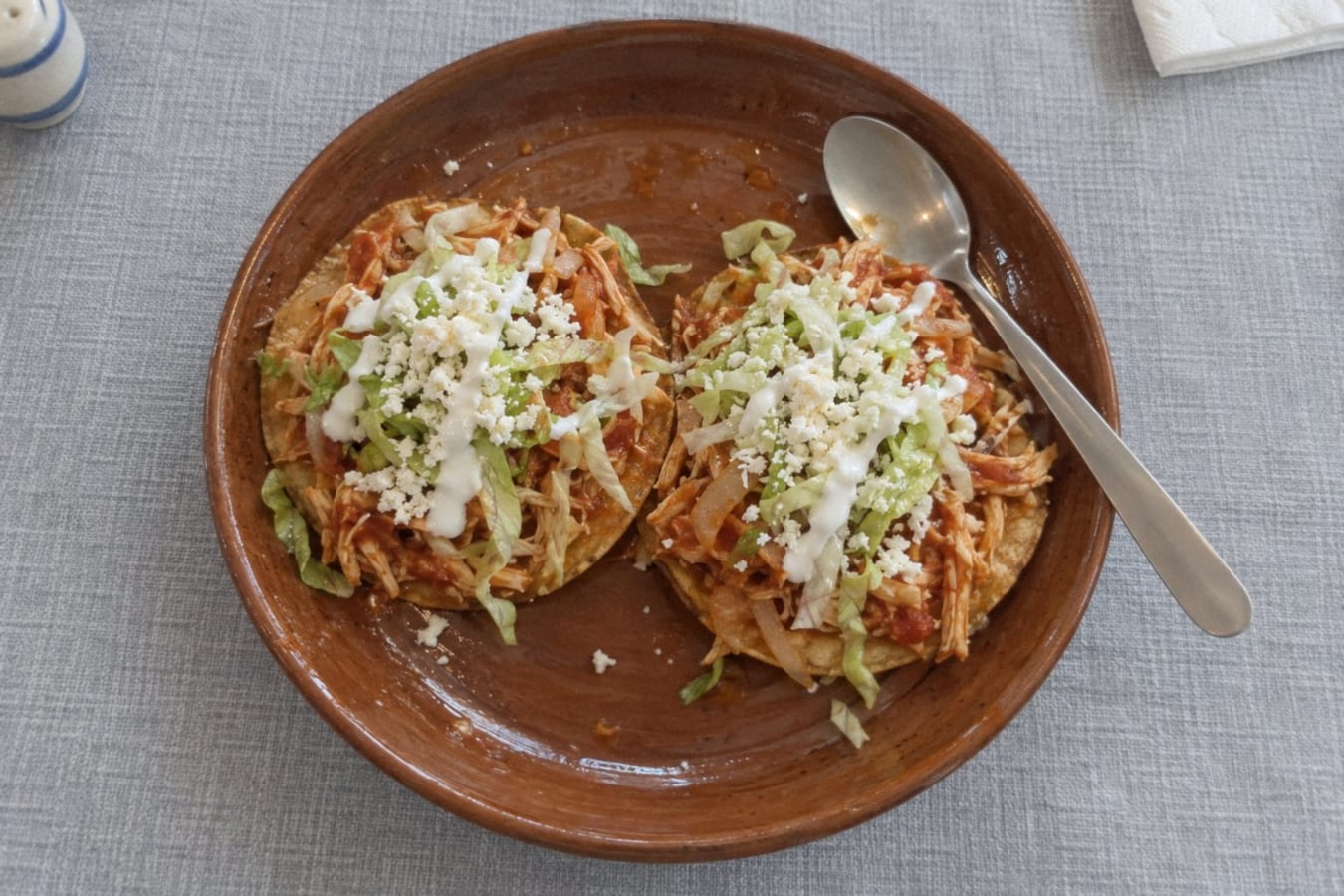 Tinga de pollo – strimlad kyckling i chipotle- och tomatsås