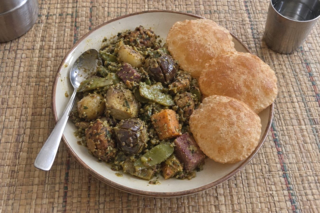 Undhiyu with poori