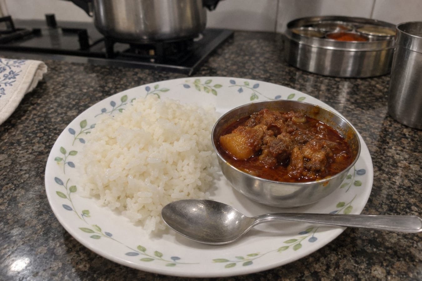 Pork vindaloo with rice